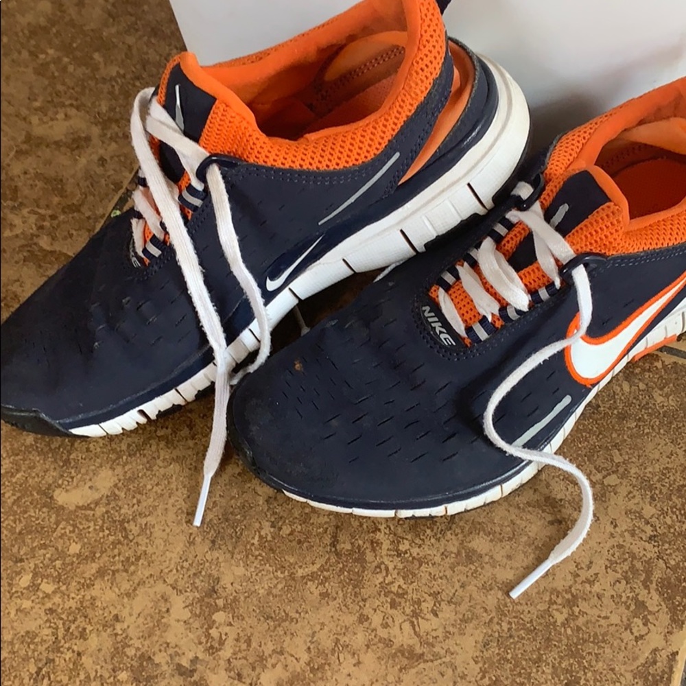 Kids tennis shoes